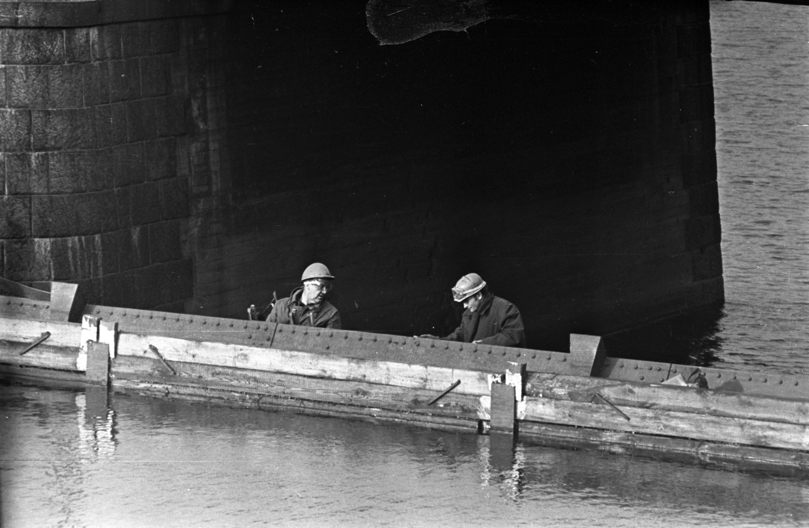 Poland, Wroclaw, a Wroclaw II. vízierőmű építkezése, háttérben a Pomorski híd egyik pillére., 1975, Kriss Géza, Fortepan #192844