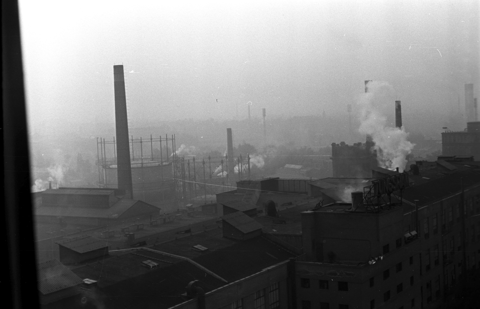 Magyarország, Budapest IV., Váci út 77., kilátás a Tungsram központi irodaházából az UTE (Dózsa) pálya felé., 1966, Kriss Géza, Budapest, Fortepan #192863