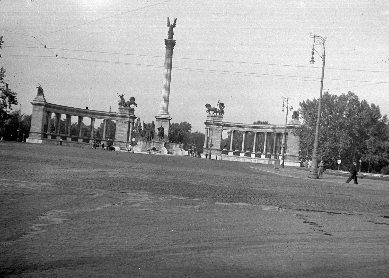 Hungary, Budapest XIV., Hősök tere, Millenniumi emlékmű., 1935, Fortepan, square, horse sculpture, Budapest, sculptural group, Árpád-portrayal, Archangel Gabriel-portrayal, Fortepan #19288