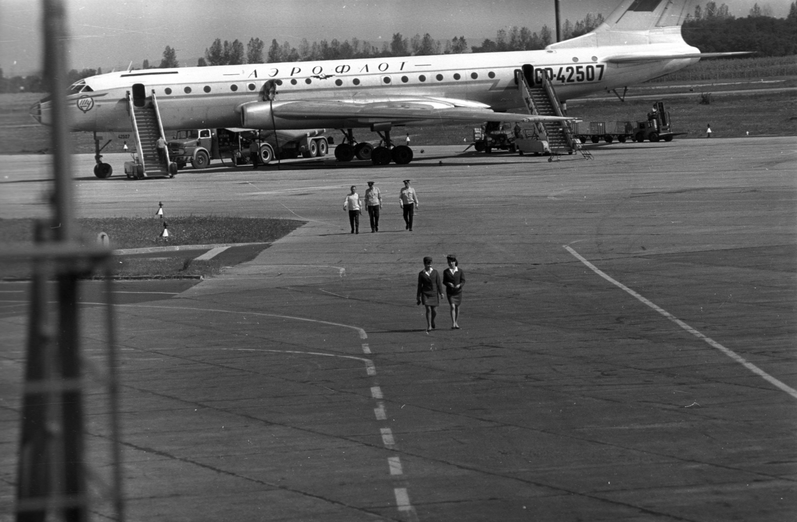 Magyarország, Ferihegyi (ma Liszt Ferenc) repülőtér, Budapest XVIII., 1969, Kriss Géza, repülőgép, repülőtér, Tupoljev-márka, Aeroflot légitársaság, Tupoljev Tu-104, Budapest, Fortepan #192903