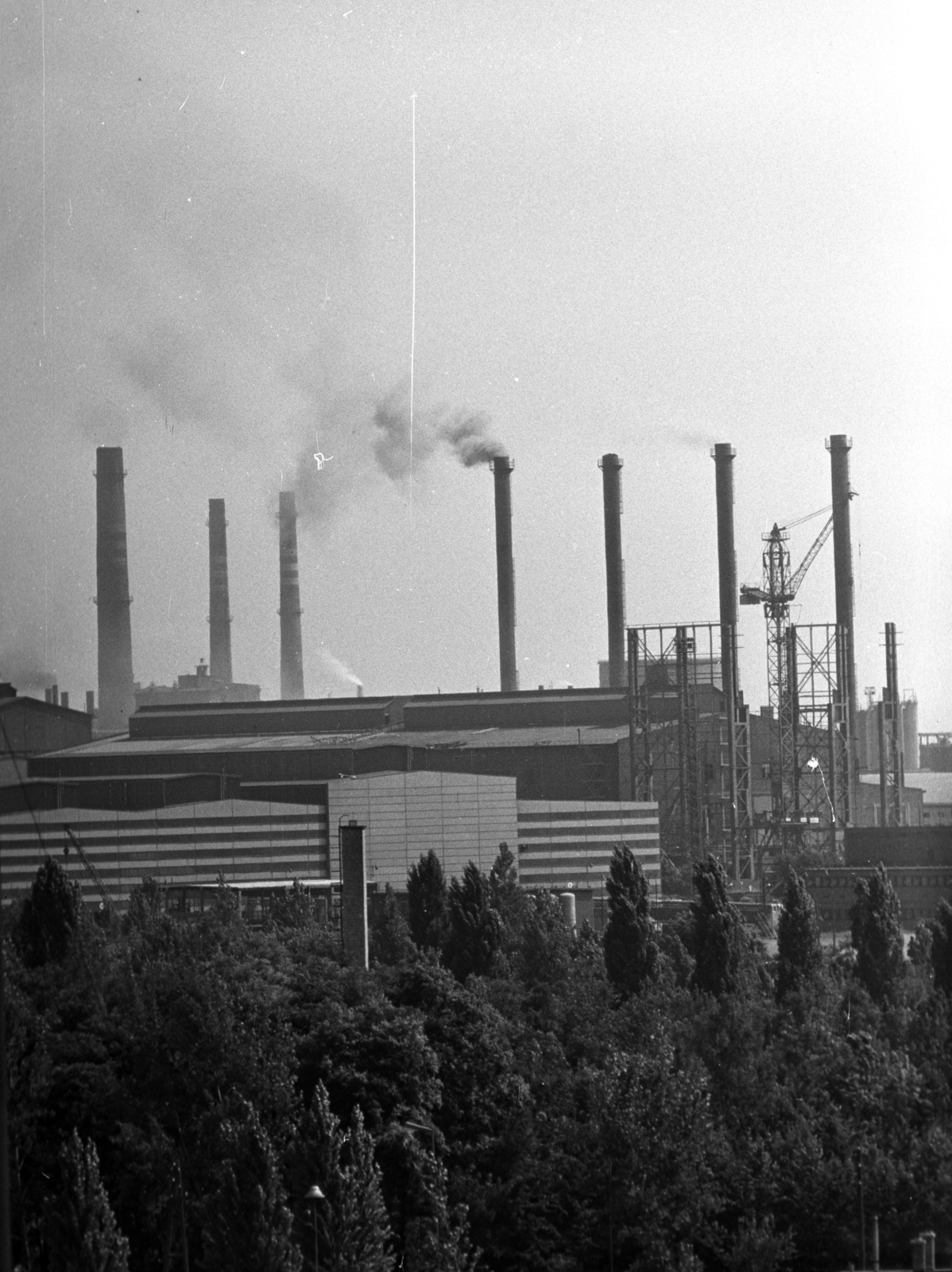 Hungary, Dunaújváros, kilátás a munkásszálló (később egyetemi kollégium és szálloda) épületéből a Vasmű felé., 1970, Kriss Géza, Fortepan #192927