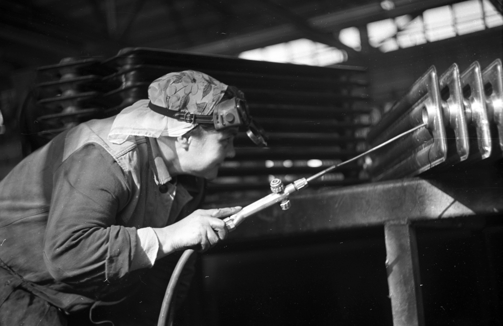 Magyarország, Dunaújváros, a Dunai Vasmű lemezfeldolgozó gyárának radiátorüzeme., 1968, Kriss Géza, Fortepan #192961