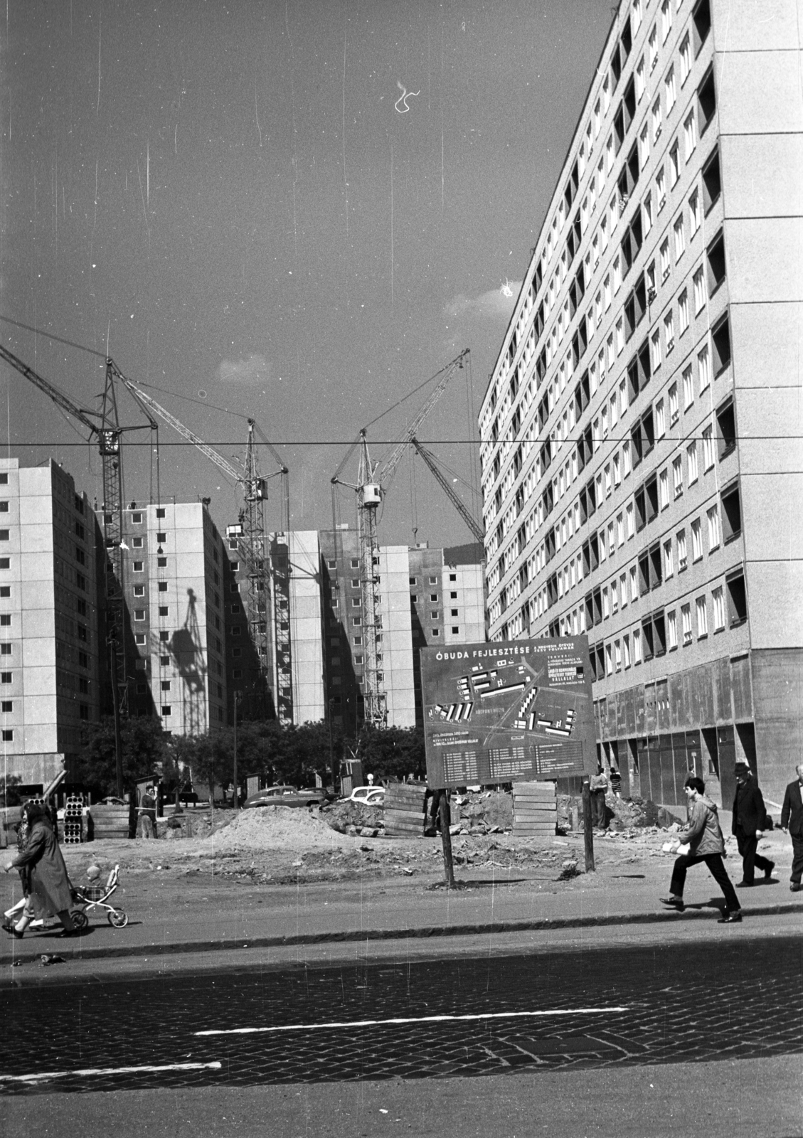 Magyarország, Óbuda, Budapest III., Flórián tér, szemben a Kórház utca és a Vörösvári úti közötti házsor építése., 1970, Kriss Géza, Budapest, Fortepan #193024