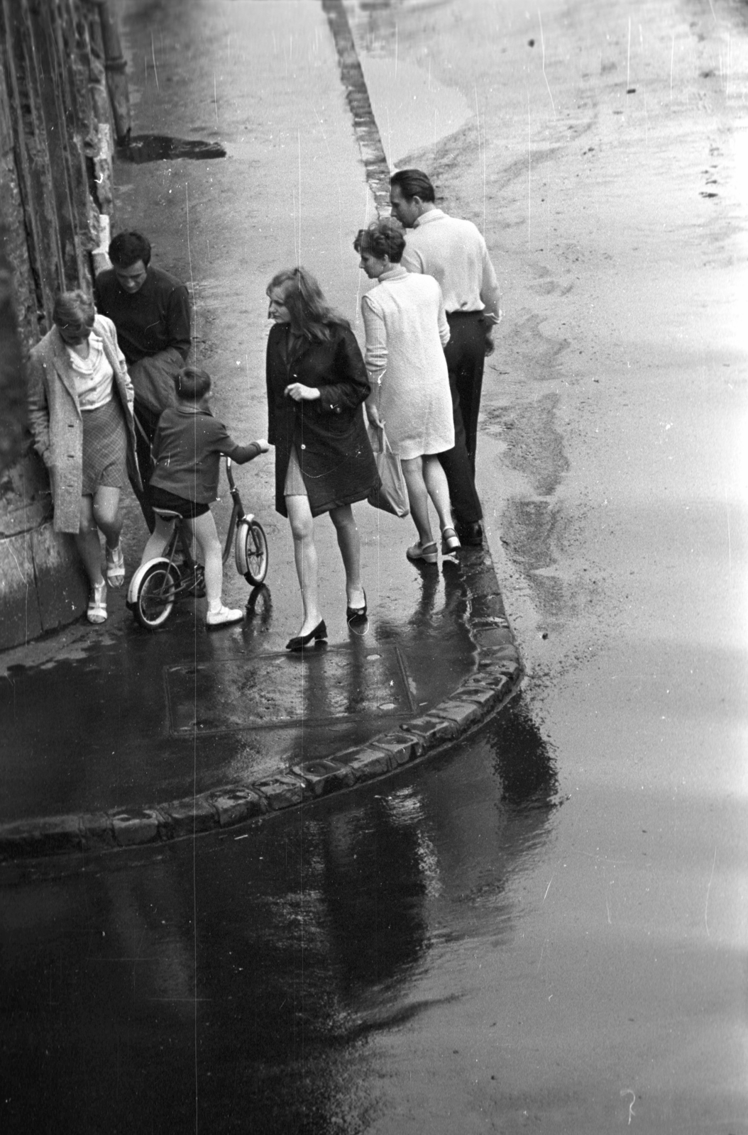 Magyarország, Budapest VIII., Nagy Templom utca - Práter utca sarok. A felvétel a Práter utca 34. számú házból készült., 1972, Kriss Géza, Budapest, Fortepan #193109