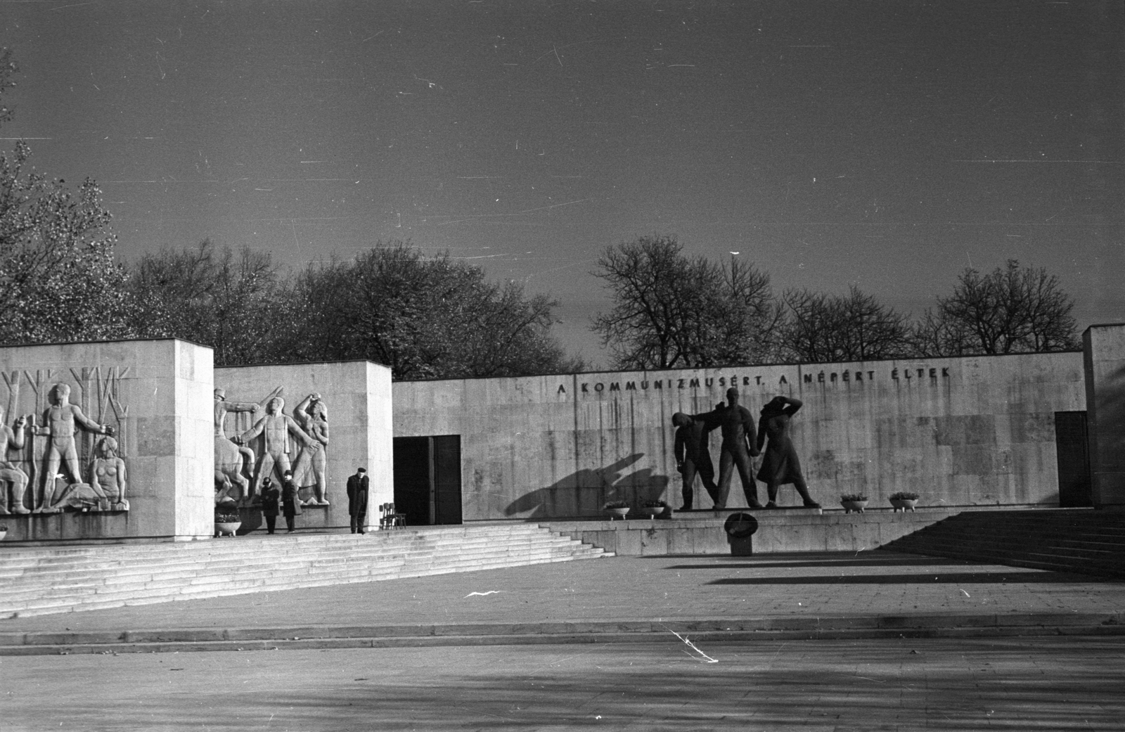 Hungary, Budapest VIII., Fiumei úti Nemzeti Sírkert (Kerepesi temető), Munkásmozgalmi pantheon., 1973, Kriss Géza, Budapest, Fortepan #193165
