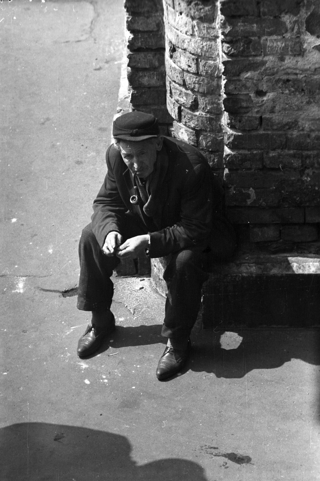 Hungary, Budapest VIII., Nagy Templom utca - Práter utca sarok. A felvétel a Práter utca 34. számú házból készült., 1973, Kriss Géza, Budapest, pipe, Fortepan #193195