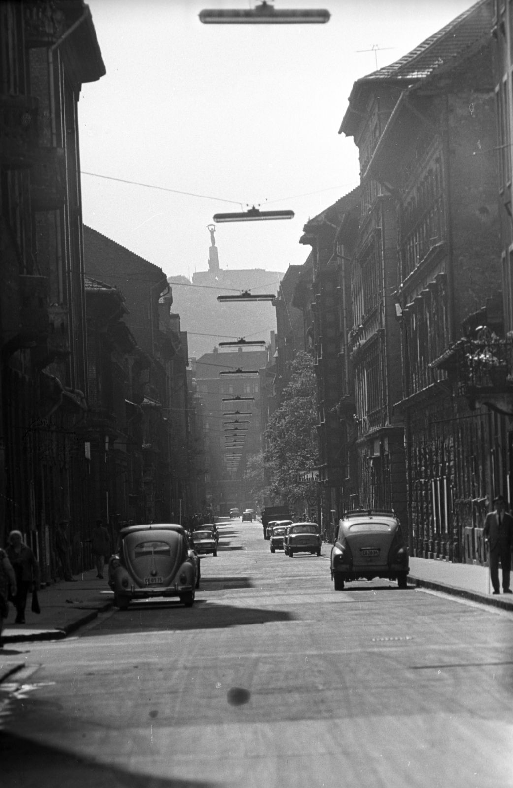 Hungary, Budapest VIII., Práter utca a Szigony utcától a József körút felé nézve, távolban a Gellért-hegy., 1971, Kriss Géza, Budapest, Fortepan #193242