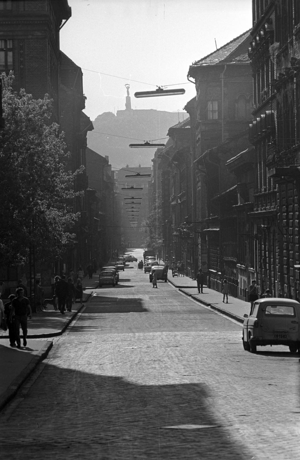 Hungary, Budapest VIII., Práter utca a Lippa utcától a József körút felé nézve, távolban a Gellért-hegy., 1971, Kriss Géza, Budapest, Fortepan #193244