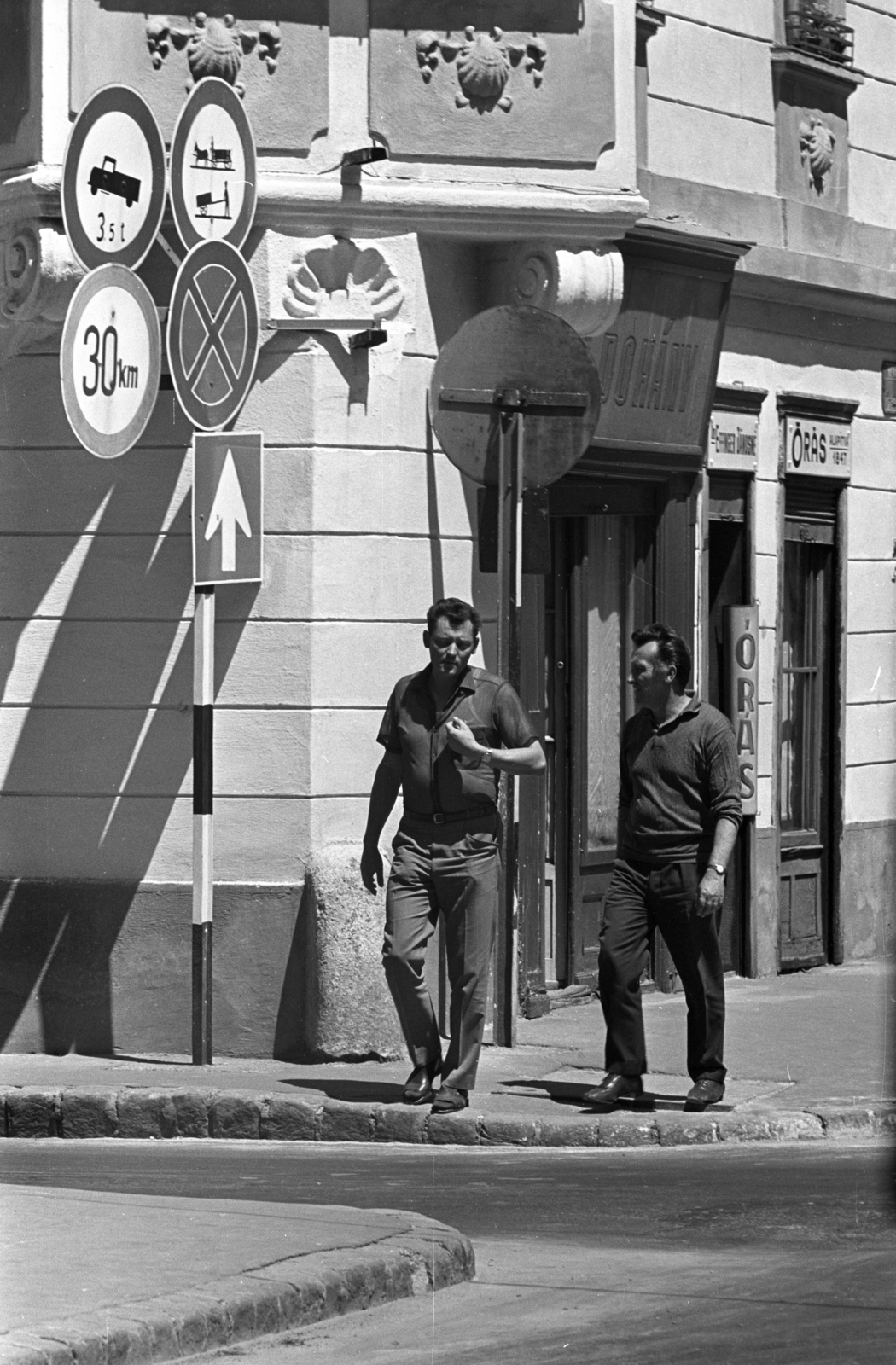 Hungary, Győr, Teleki László (Gorkij) utca - Liszt Ferenc utca sarok., 1971, Kriss Géza, Fortepan #193266