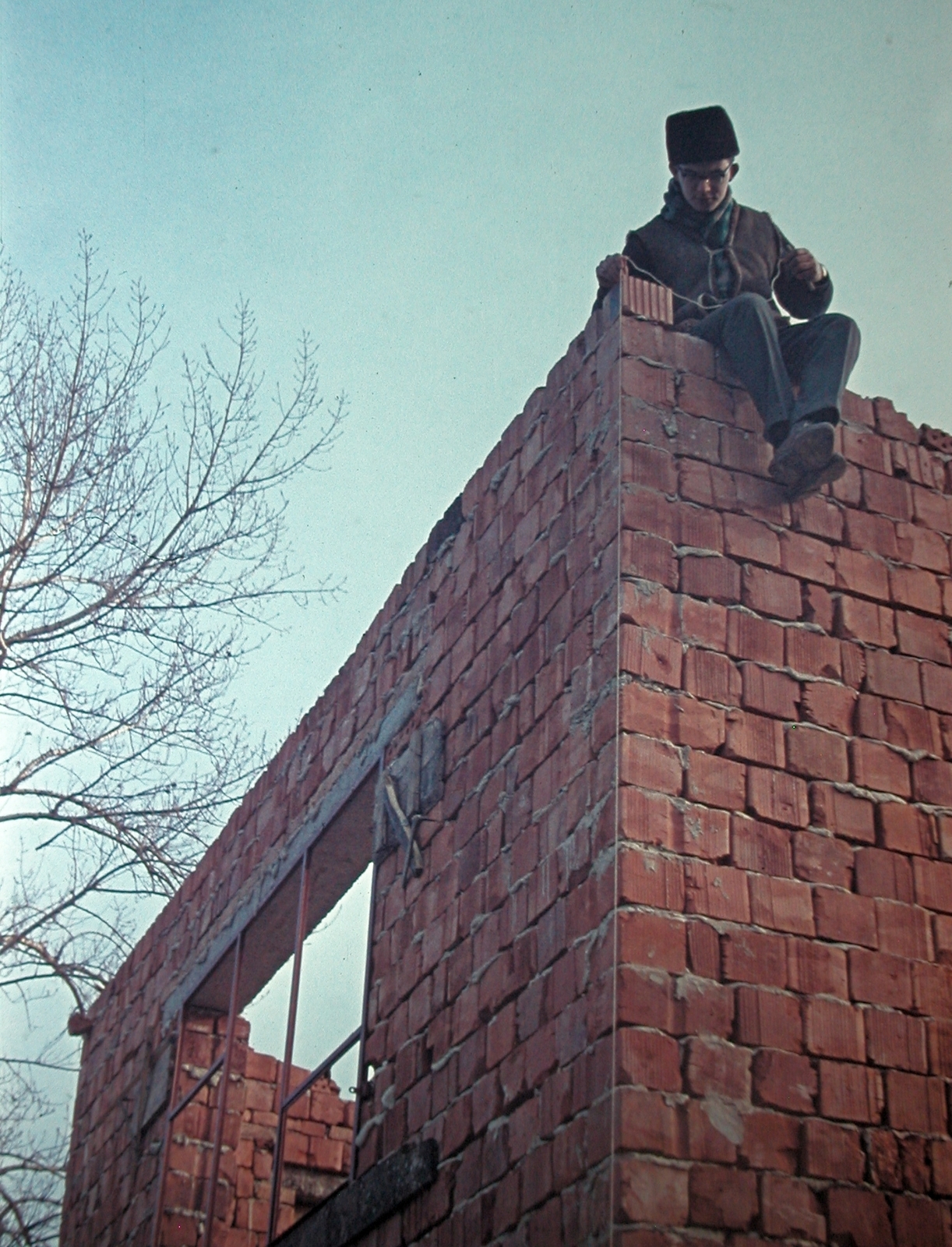1963, Wein Sarolta, colorful, construction, sitting on a wall, Fortepan #19335