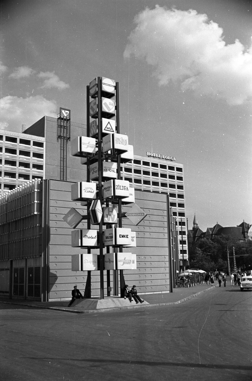 Hungary, Budapest XIII., Váci út - Dózsa György út sarok, Volga szálló., 1977, Kriss Géza, Budapest, Fortepan #193405