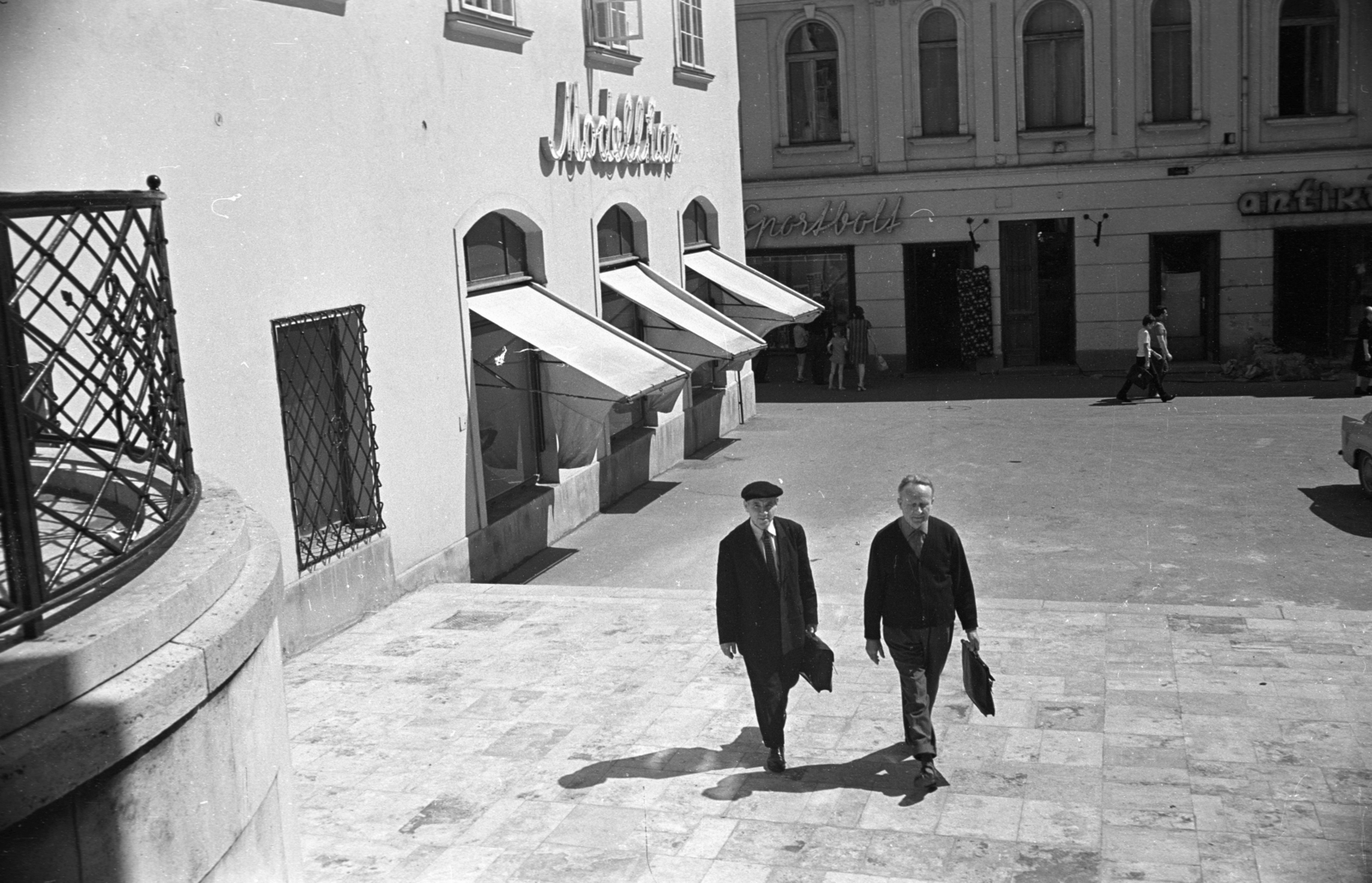 Hungary, Székesfehérvár, Hősök tere a Kossuth utca felé nézve., 1971, Kriss Géza, Fortepan #193432