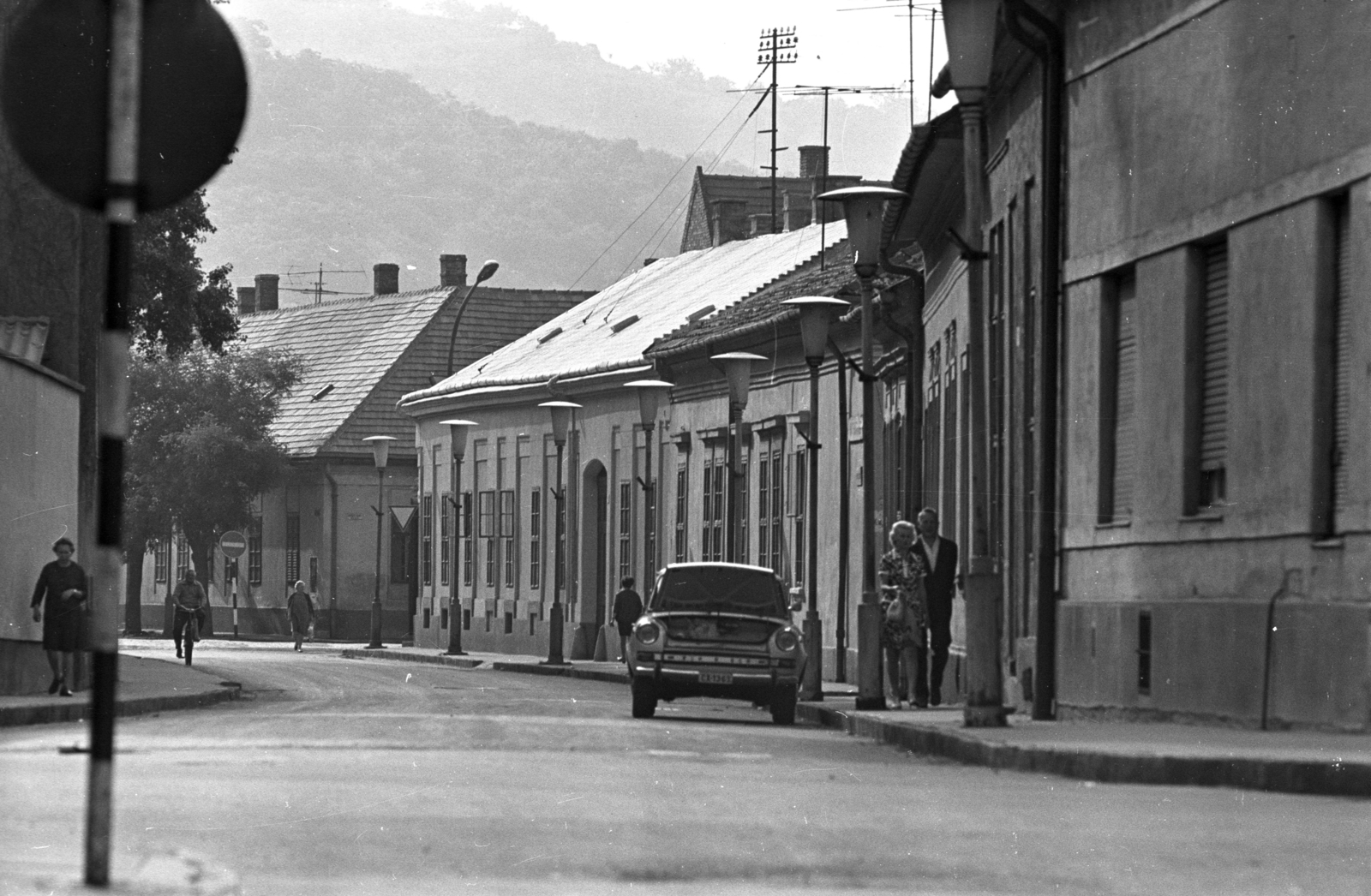 Hungary, Esztergom, IV. Béla utca a Jókai Mór utca felől a Kossuth Lajos utca felé nézve., 1972, Kriss Géza, Fortepan #193466