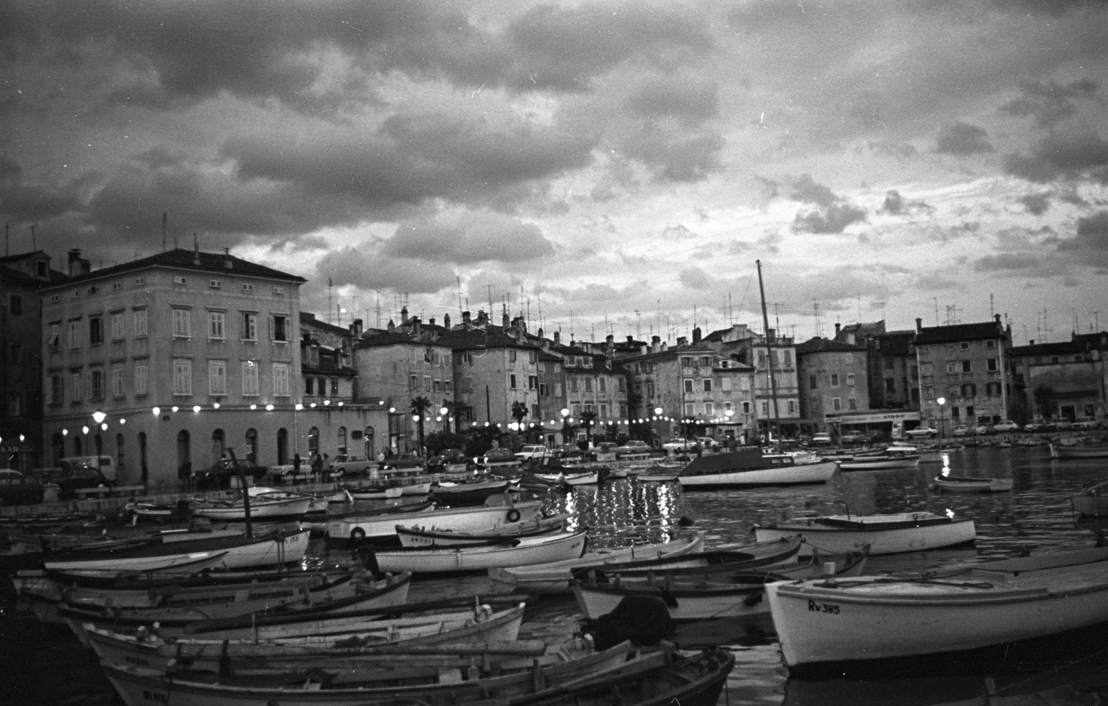 Croatia,Adriatic Sea, Rovinj, kikötő, háttérben az Obala Alda Rismonda., 1978, Kriss Géza, Yugoslavia, Fortepan #193501
