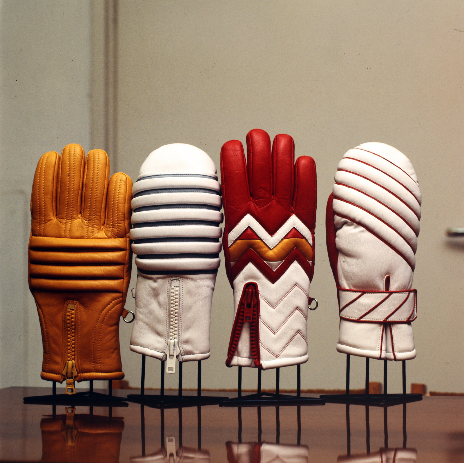 1983, Gábor Viktor, colorful, gloves, Fortepan #193599