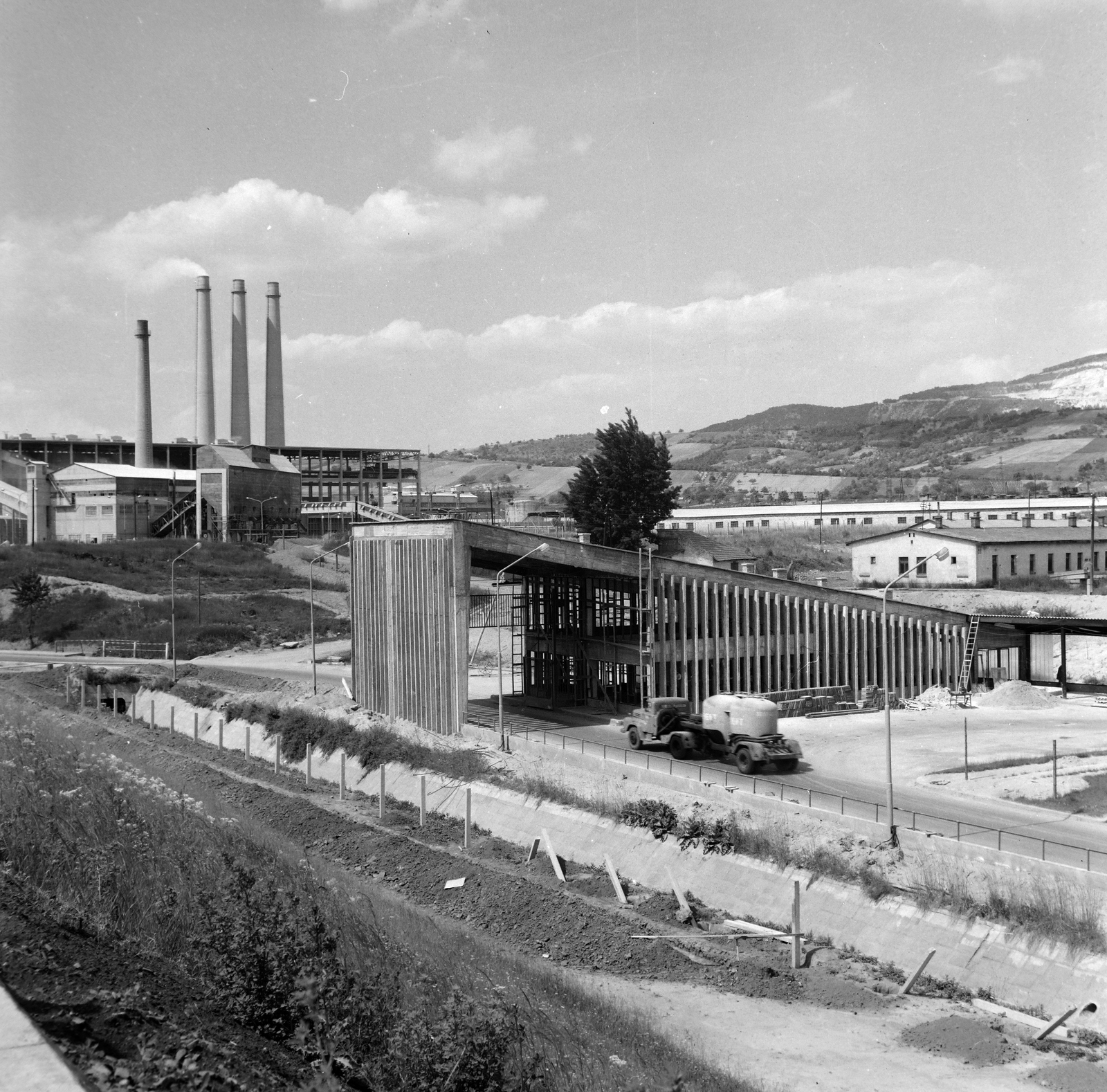 Hungary, Vác, Dunai Cement Művek (később Duna-Dráva Cement Kft. Váci Gyára)., 1965, Gábor Viktor, factory, Csepel-brand, factory, factory chimney, Fortepan #193632