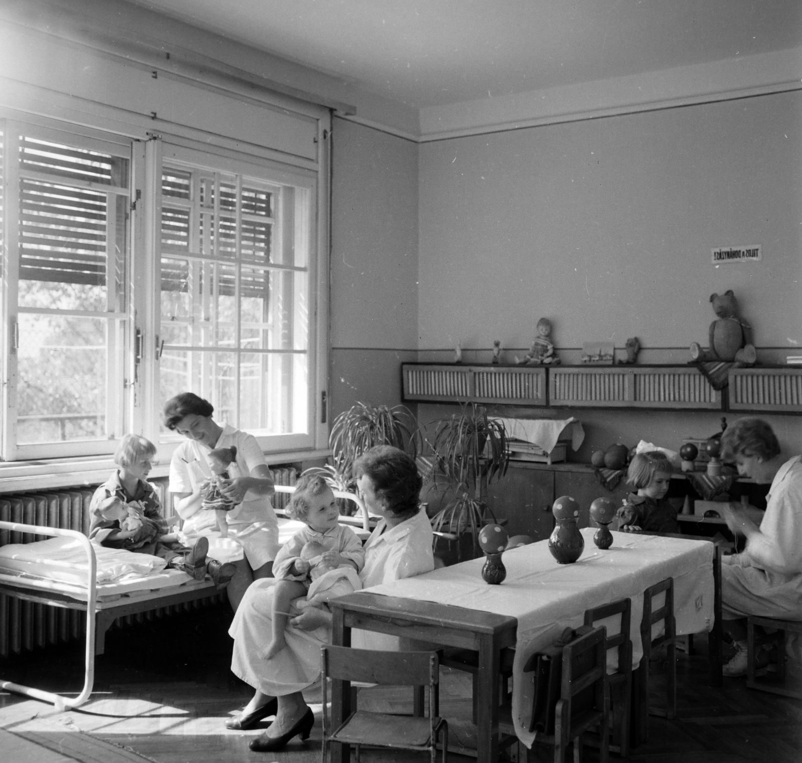 1961, Gábor Viktor, toy, interior, teddy bear, shutter, Fortepan #193669