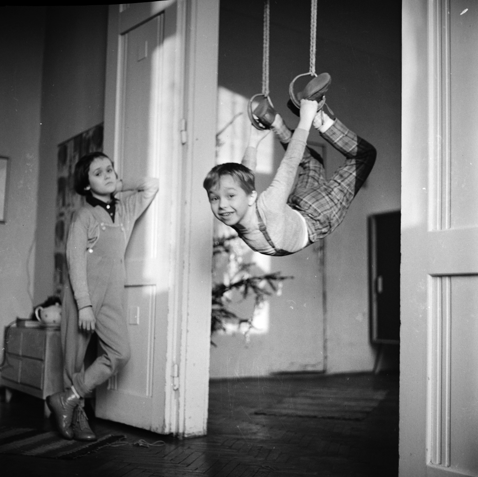 1957, Gábor Viktor, gyerek, mutatvány, Fortepan #193679