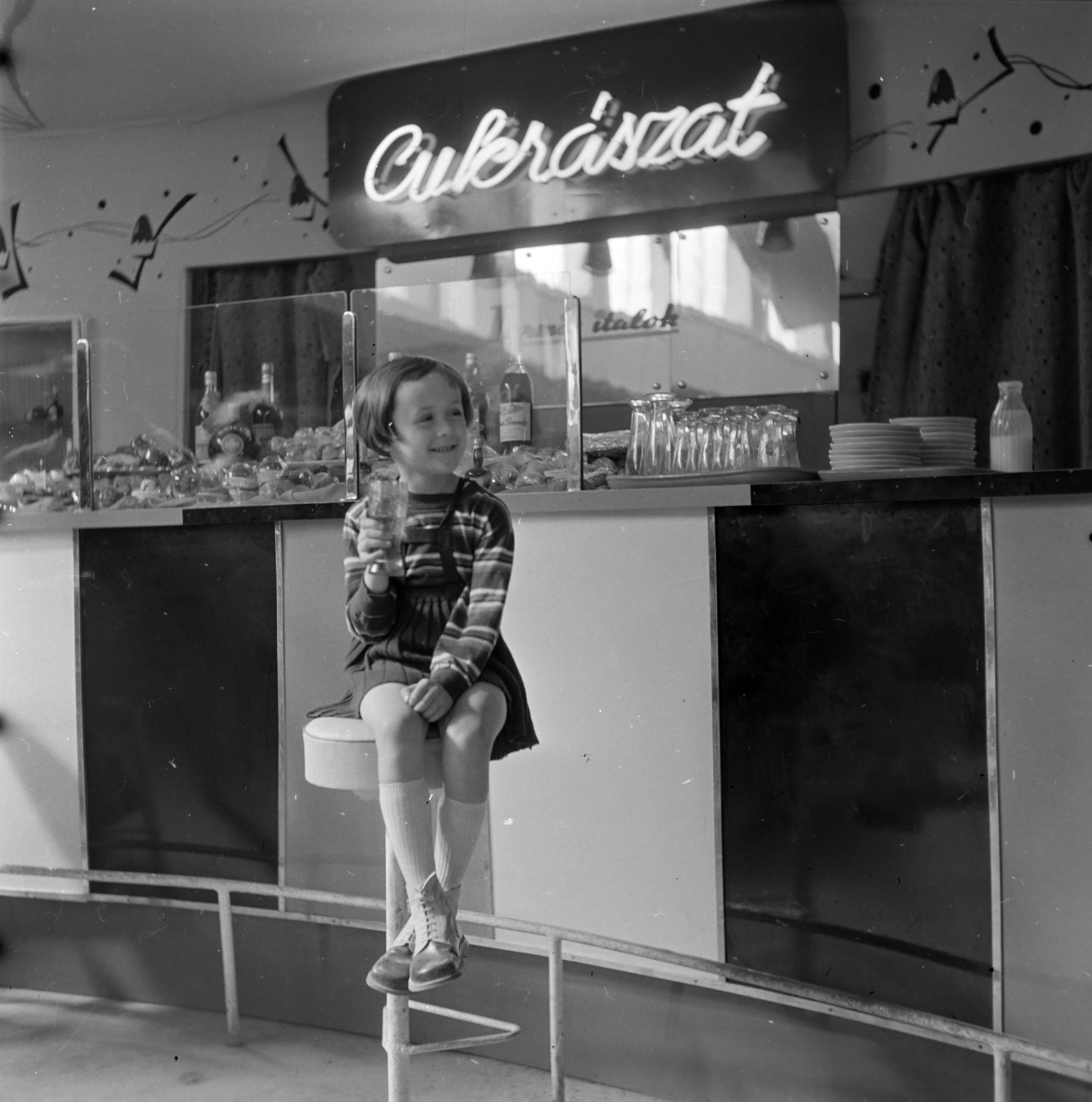 1959, Gábor Viktor, pastry shop, neon sign, Fortepan #193682