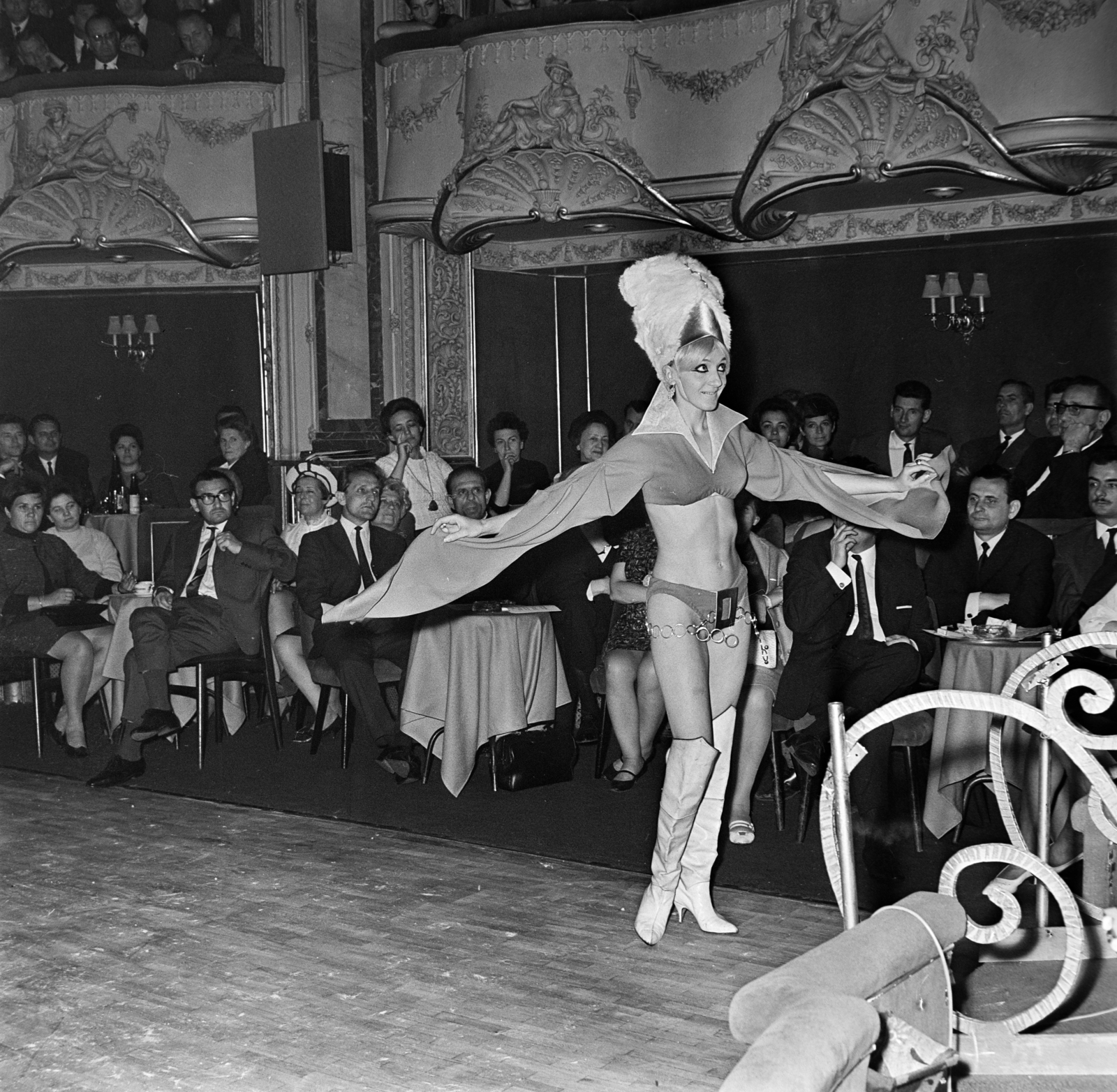 Hungary, Budapest VI., Nagymező utca 17., Budapest Táncpalota (Moulin Rouge)., 1969, Gábor Viktor, Budapest, Fortepan #193705