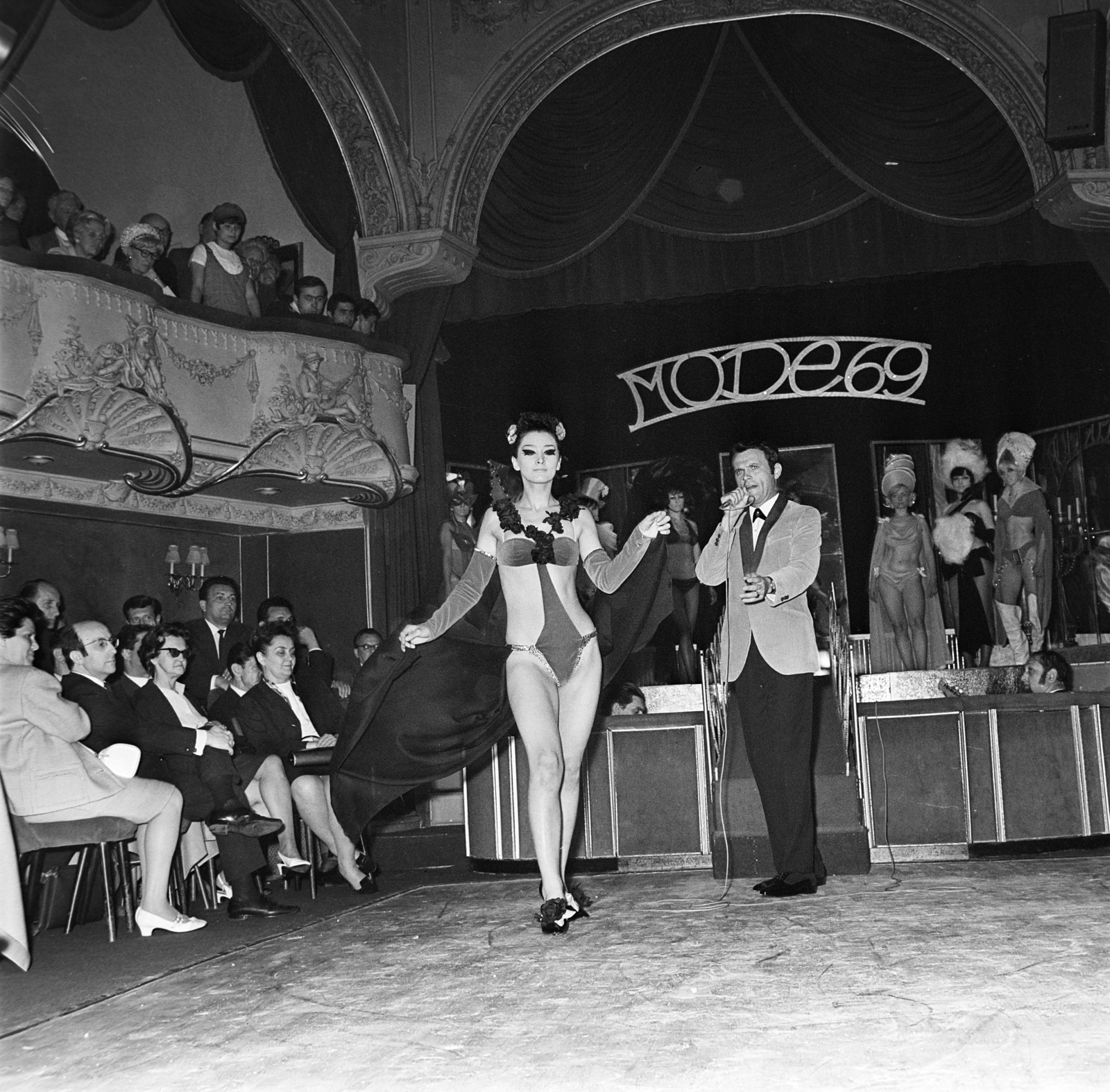 Hungary, Budapest VI., Nagymező utca 17., Budapest Táncpalota (Moulin Rouge)., 1969, Gábor Viktor, Budapest, Fortepan #193709