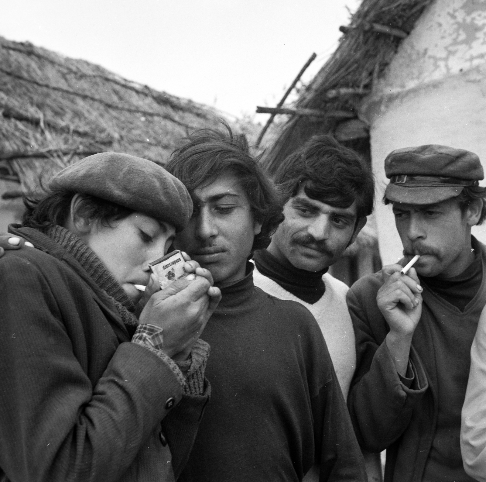 1969, Gábor Viktor, poverty, cigarette, gypsy, Fortepan #193713