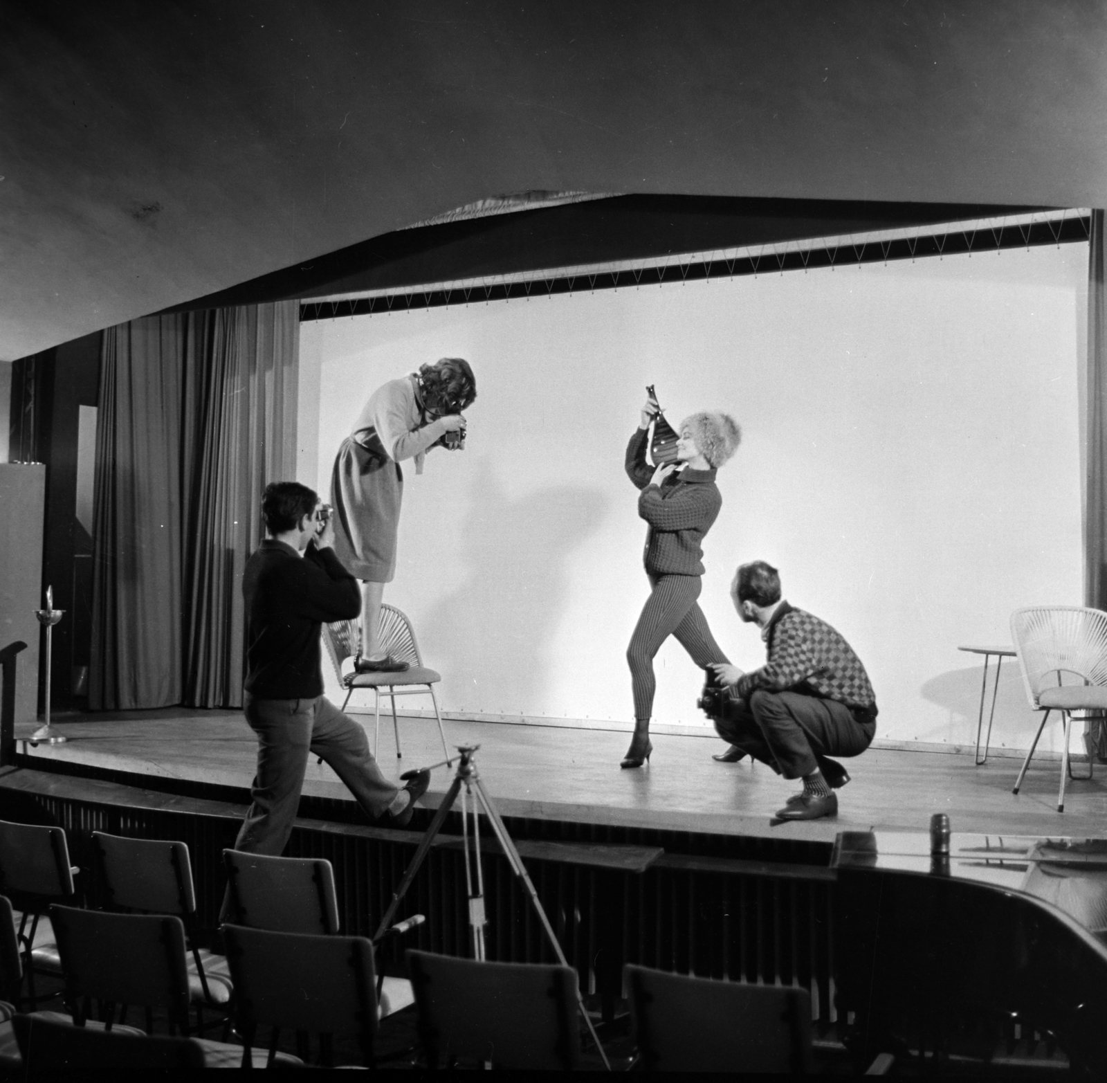 1965, Gábor Viktor, advertising photography, photography, stage, standing on a chair, vase, Fortepan #193718