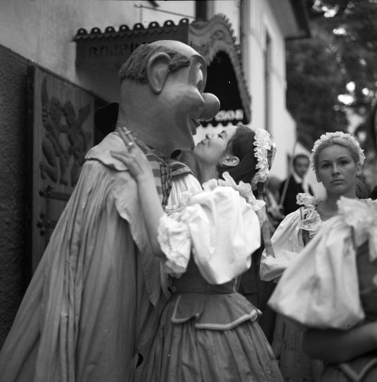 Hungary, Szentendre, Alkotmány utca. A felvétel a nyári Szentendrei Teátrum előadásainak idején készült., 1970, Gábor Viktor, Fortepan #193751