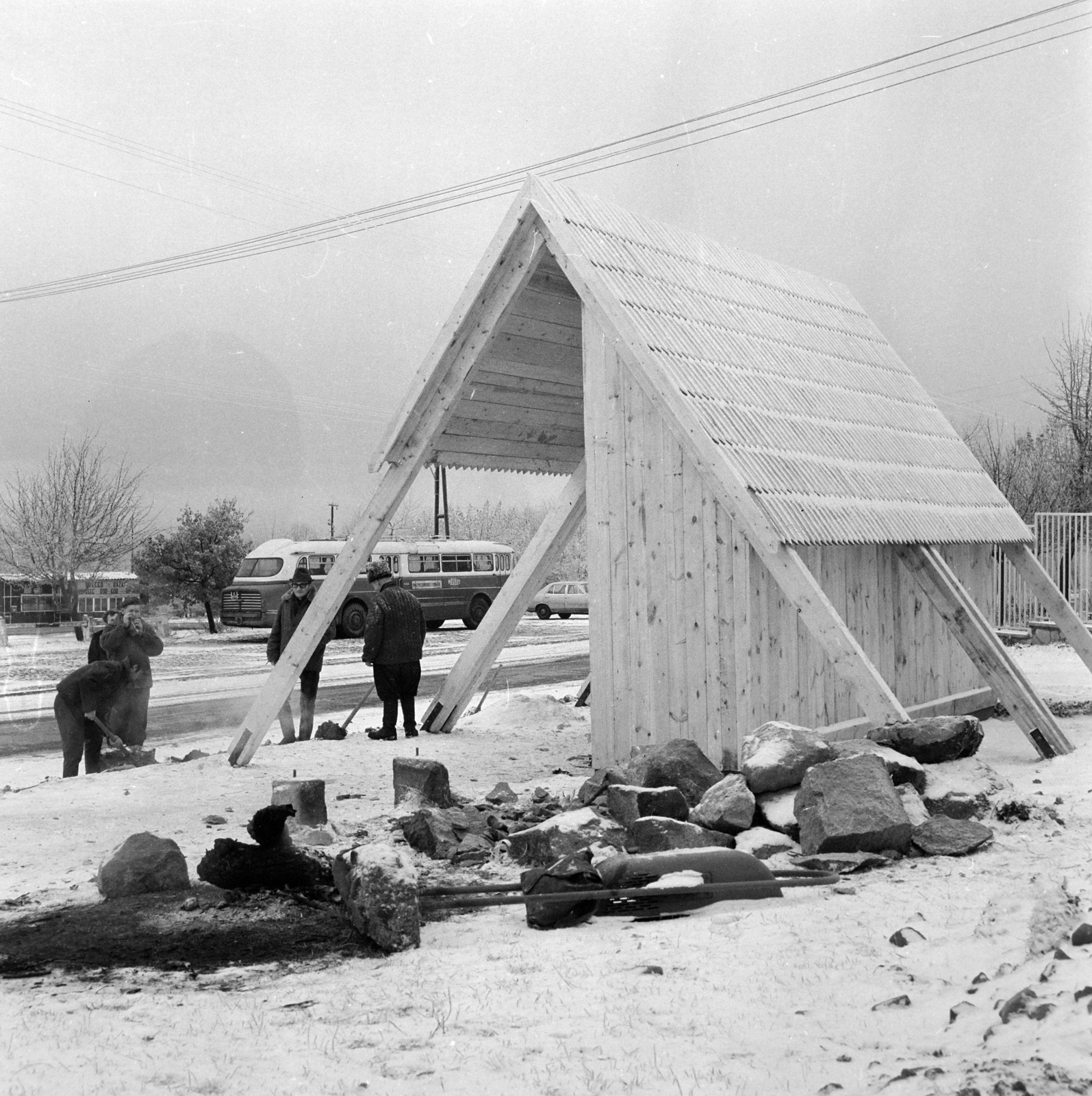 Hungary, Dobogókő, a felvétel a hegytető buszvégállomás építésekor készült., 1971, Gábor Viktor, Fortepan #193753