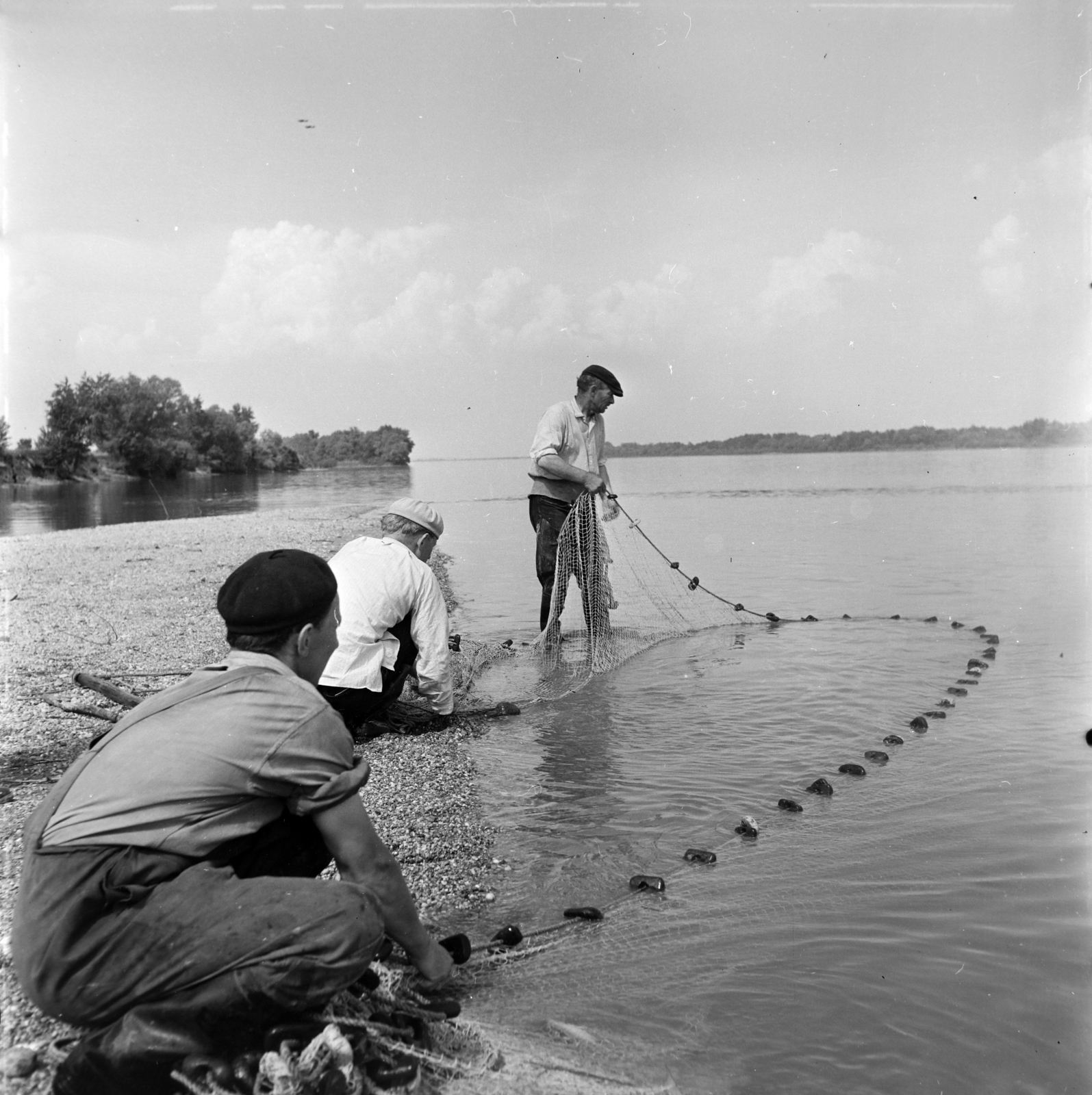 1961, Gábor Viktor, fishing, beret, shore, Fortepan #193781