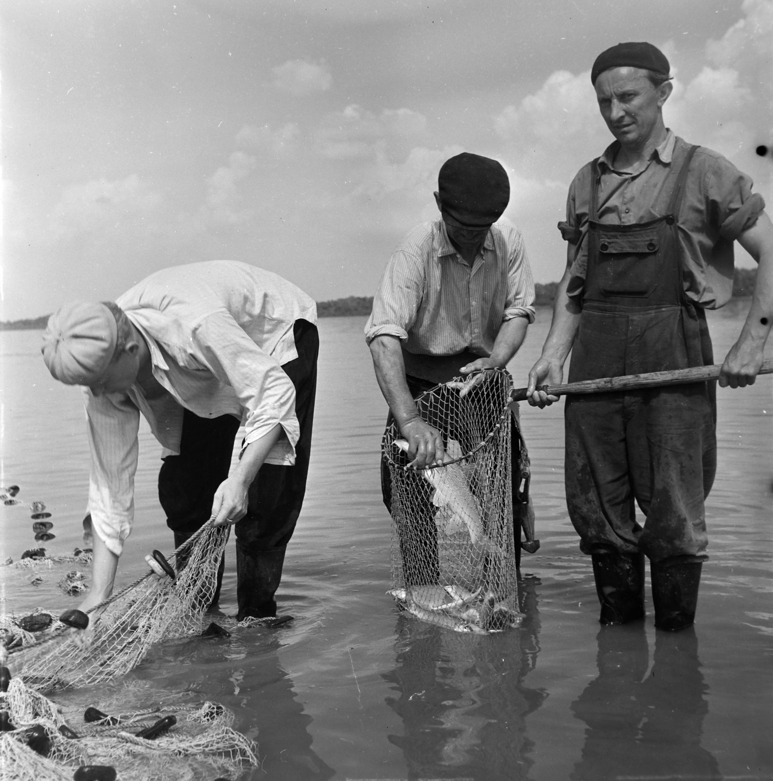 1961, Gábor Viktor, fishing, beret, fish, wellingtons, Fortepan #193783