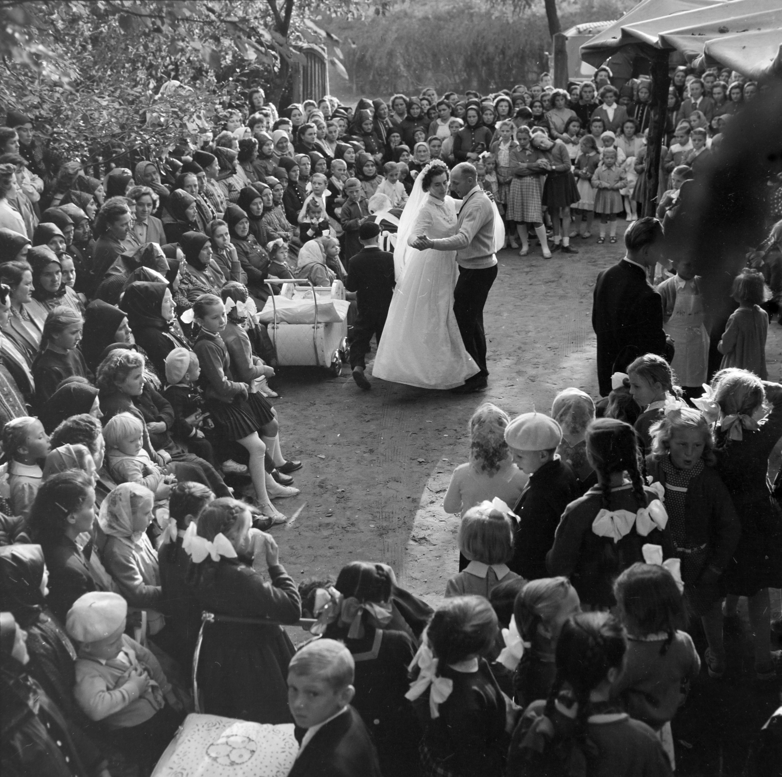1966, Gábor Viktor, bride, wedding ceremony, dance, Fortepan #193860
