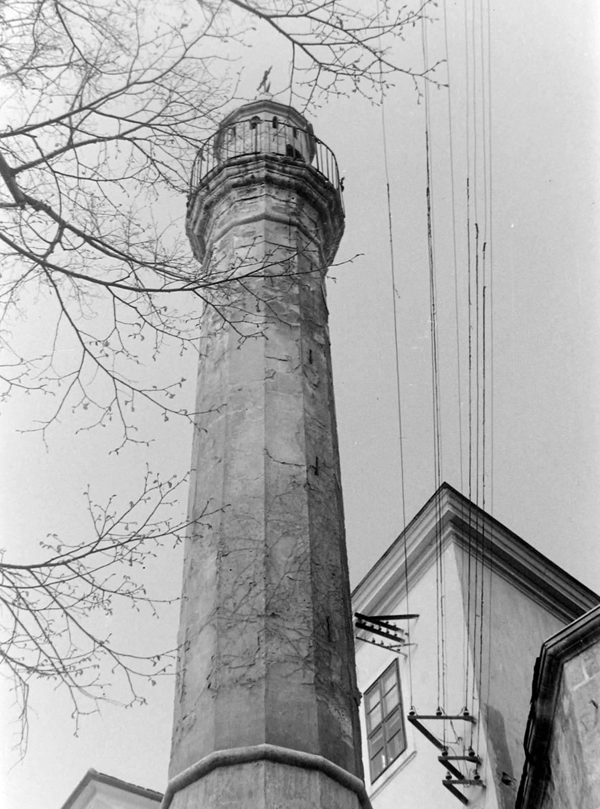 Hungary, Pécs, Minaret Jakováli Hasszán pasa dzsámija mellett., 1961, Wein Sarolta, monument, architectural heritage, aerial wire, mosque, Fortepan #19393