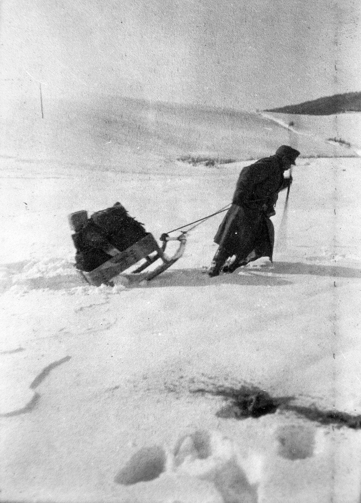1916, Lencse Zoltán, First World War, winter, snow, uniform, sledge, soldier, hillside, Fortepan #19397