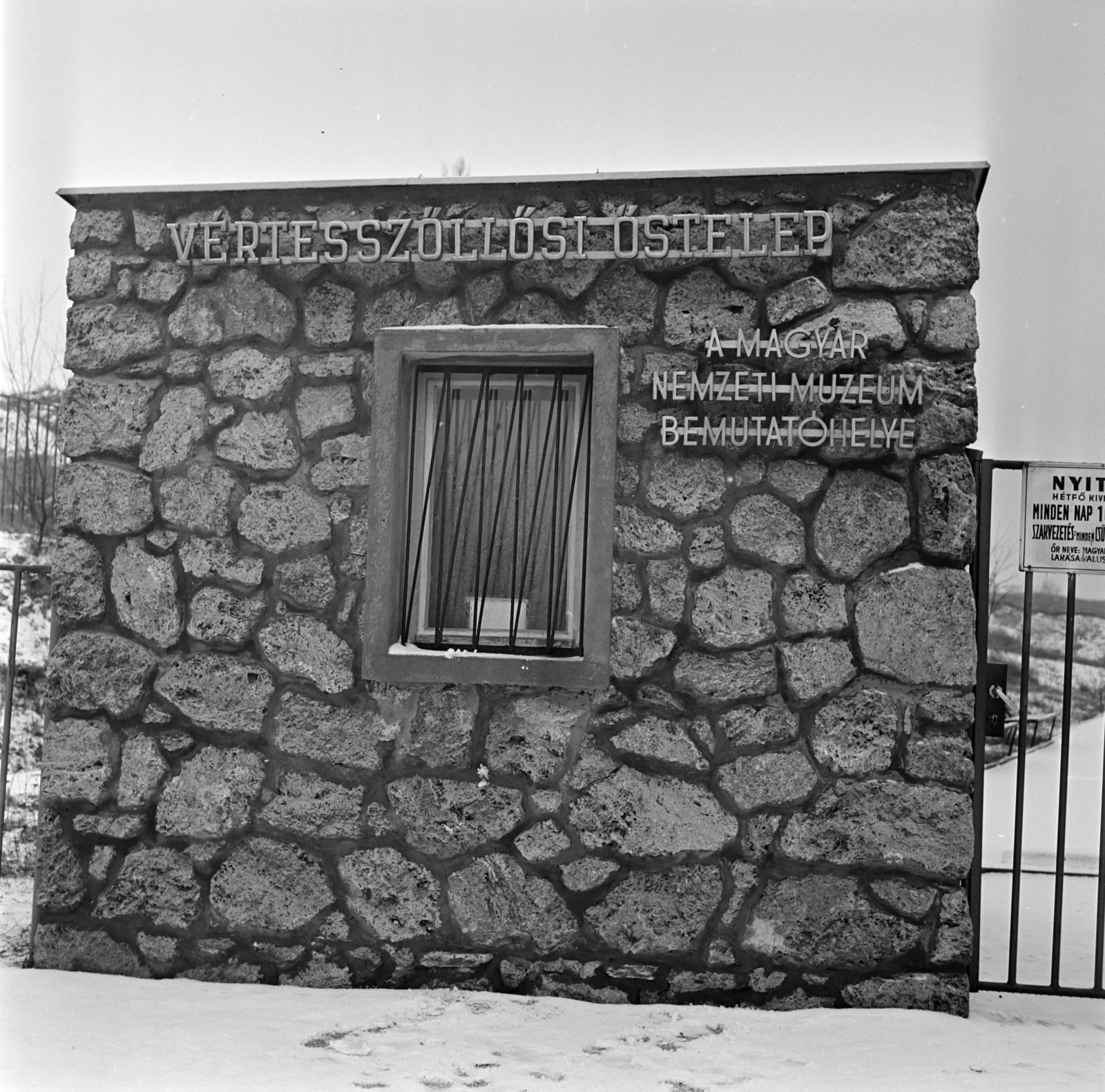 Hungary, Vértesszőlős, Vértesszőlősi Őstelep, a Magyar Nemzeti Múzeum bemutatóhelye., 1973, Gábor Viktor, Fortepan #193971