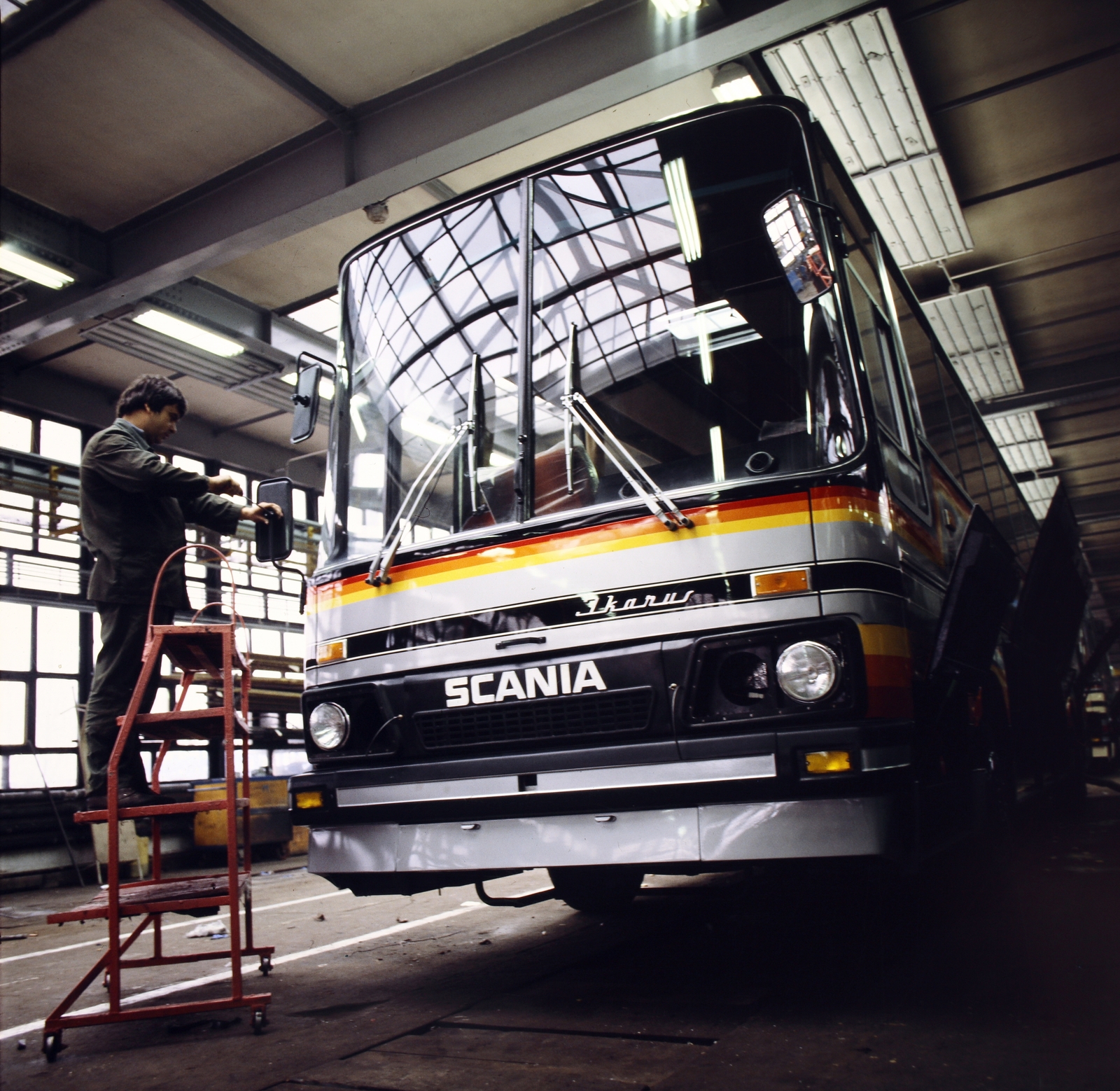 Hungary, Budapest XVI., Margit utca, az IKARUS mátyásföldi gyártelepe., 1980, Gábor Viktor, bus, Ikarus-brand, factory, Budapest, Ikarus 664, Fortepan #194082