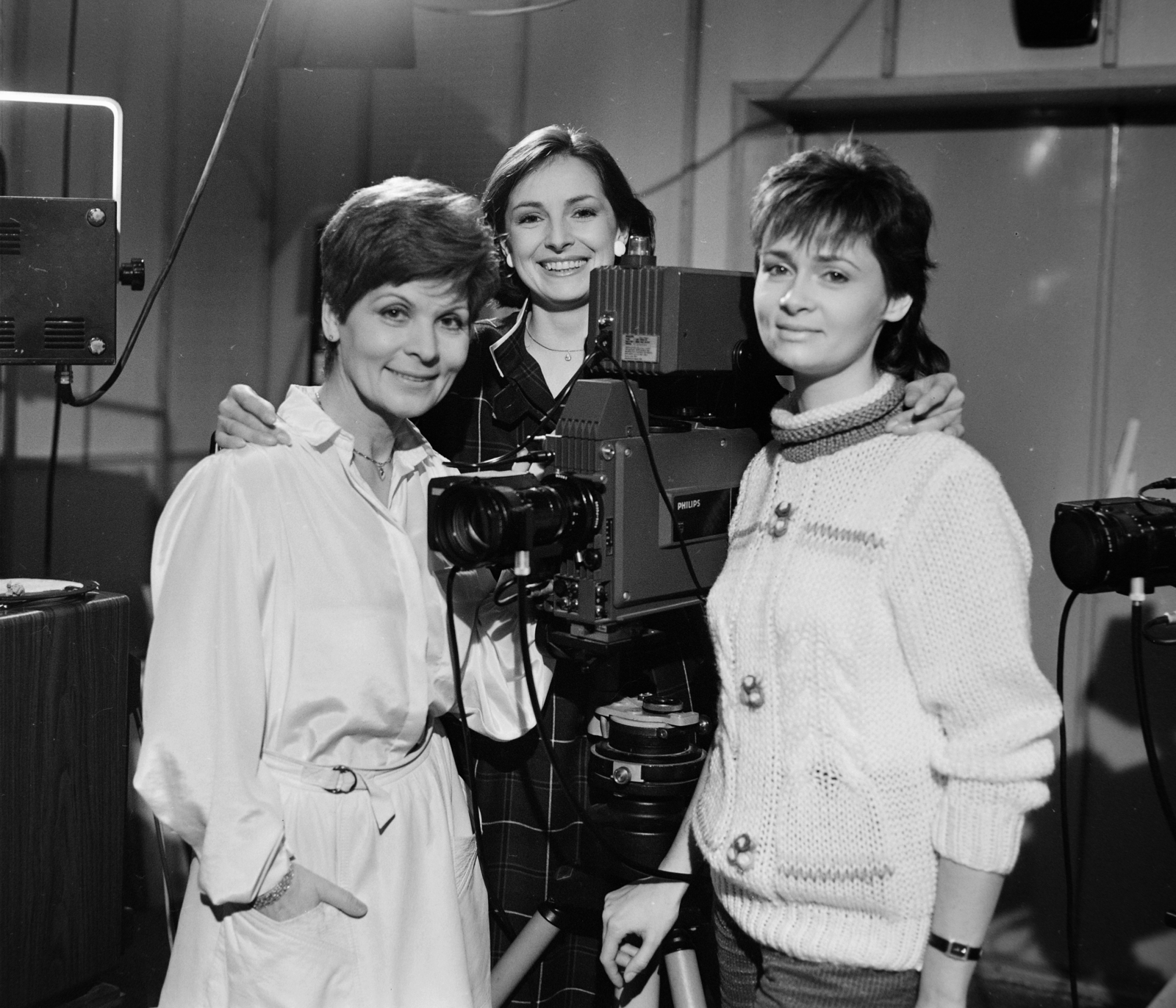 Hungary, Budapest V., MTV stúdió, Tamási Eszter, Endrei Judit és Radványi Dorottya tévébemondók., 1980, Gábor Viktor, Budapest, Fortepan #194104