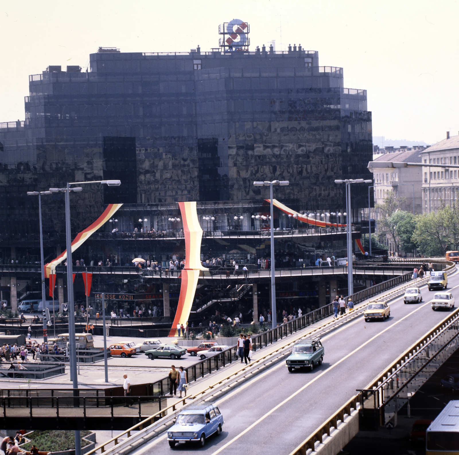 Magyarország, Budapest VI., Nyugati (Marx) tér, Skála Metró nagyáruház., 1984, Gábor Viktor, Budapest, Fortepan #194118