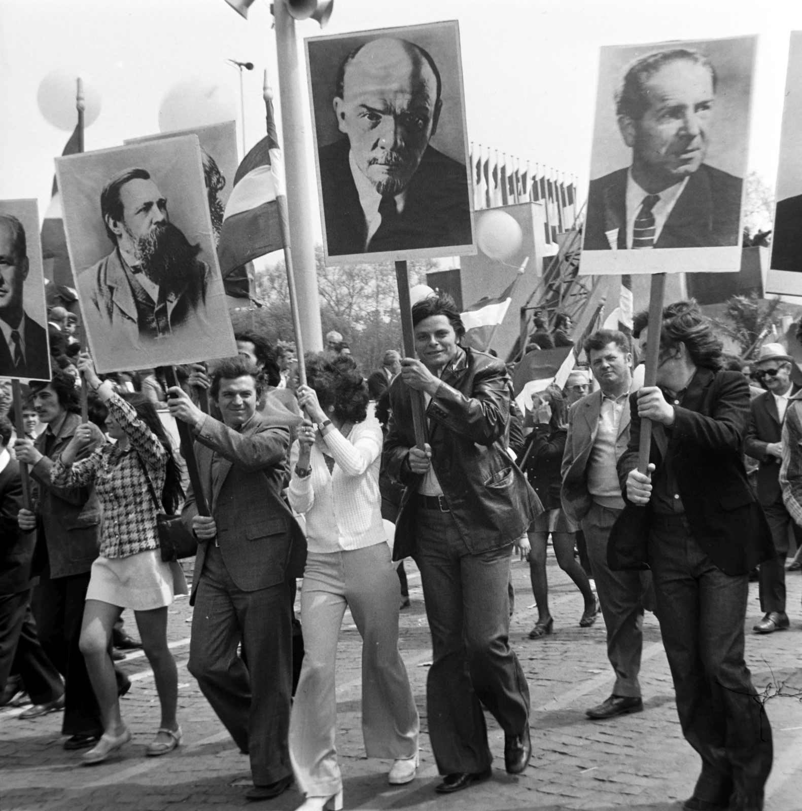 Hungary, Budapest XIV., Ötvenhatosok tere (Felvonulási tér), május 1-i felvonulás., 1975, Gábor Viktor, Budapest, Fortepan #194190