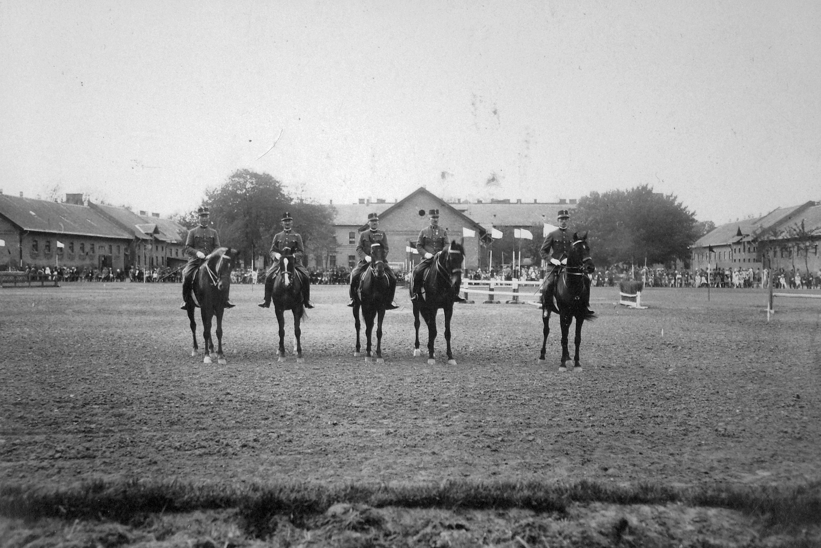 1920, Lencse Zoltán, sport, akadályverseny, egyenruha, zászló, ló, férfiak, katonaság, közönség, lovas, lovaglás, lovasság, Fortepan #19423