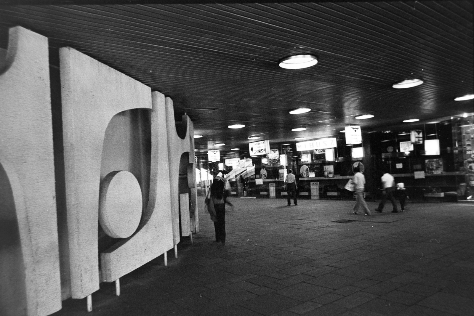 Hungary, Budapest I., Déli pályaudvar, térplasztika a metróvégállomás csarnoka körül., 1974, Gábor Viktor, Budapest, Fortepan #194246