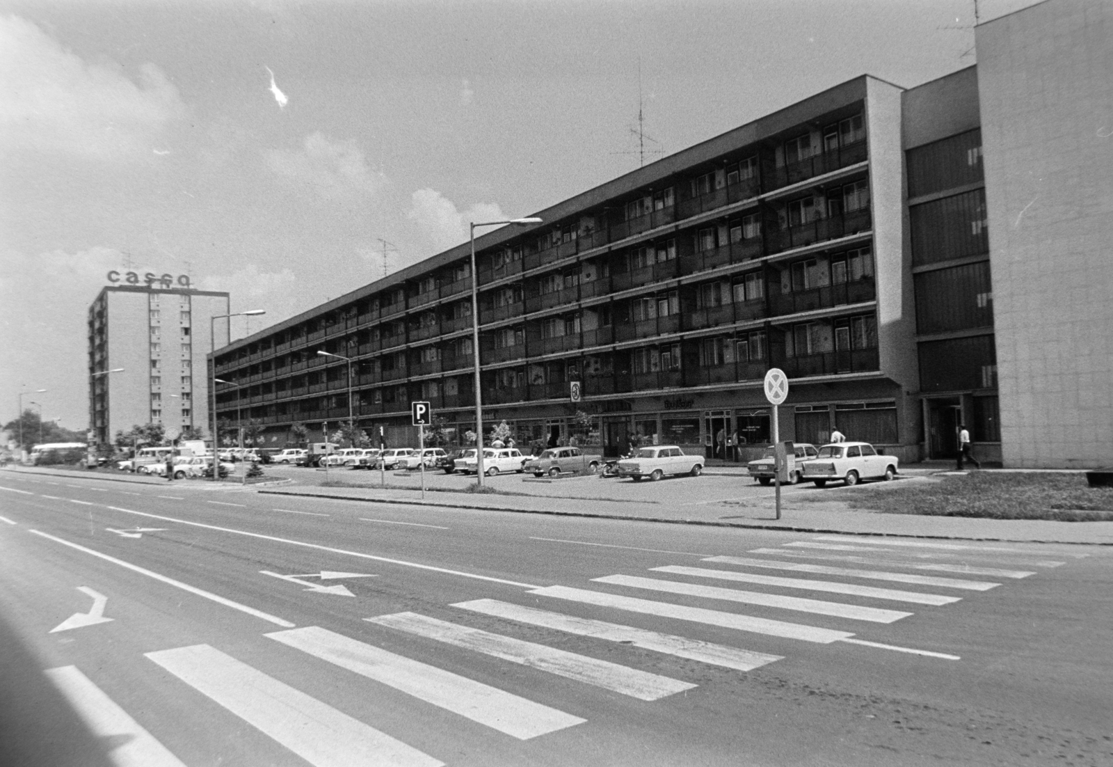 Hungary, Zalaegerszeg, Kovács Károly tér, a Berzsenyi Dániel utcától a Balatoni út felé nézve., 1976, Gábor Viktor, crosswalk, Fortepan #194303