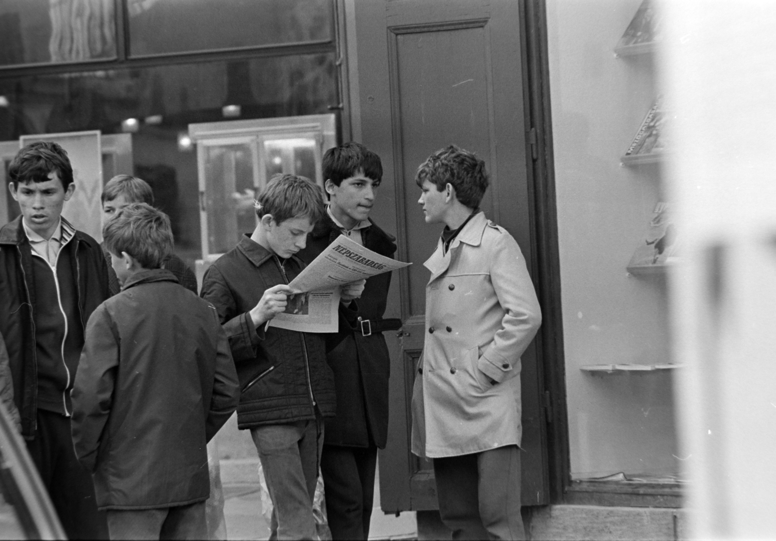 Hungary, Kőszeg, a felvétel a Fő (Köztársaság) tér 1. számú ház előtt készült., 1975, Gábor Viktor, Fortepan #194308