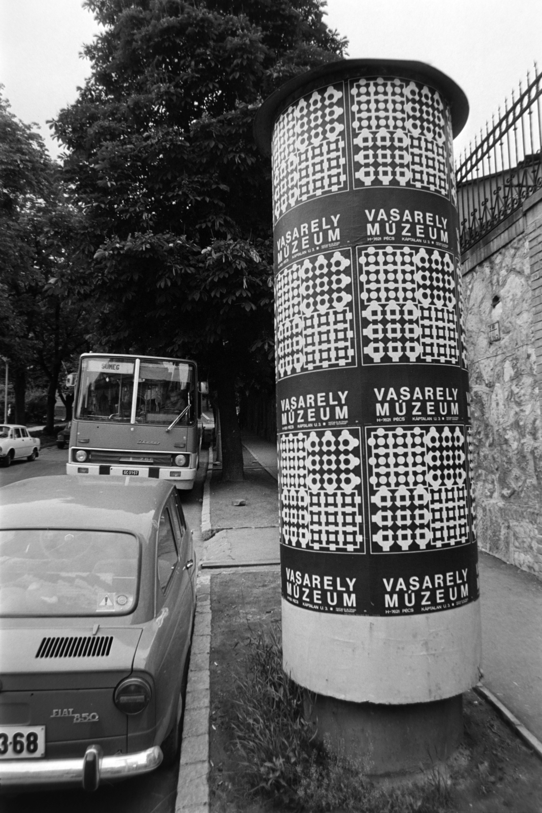 Magyarország, Pécs, Káptalan utca a Janus Pannonius utca közelében., 1976, Gábor Viktor, autóbusz, Ikarus-márka, Fortepan #194383