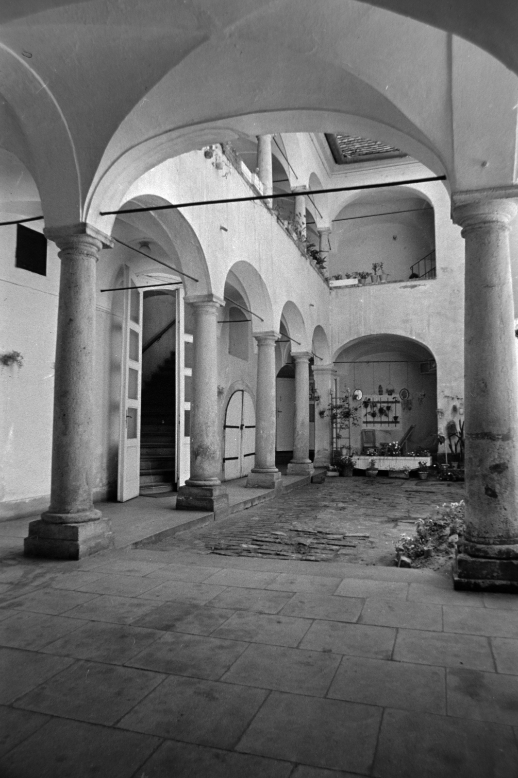 Hungary, Győr, a felvétel a Király (Alkotmány) utca 12-es számú ház udvarában készült., 1978, Gábor Viktor, Fortepan #194416