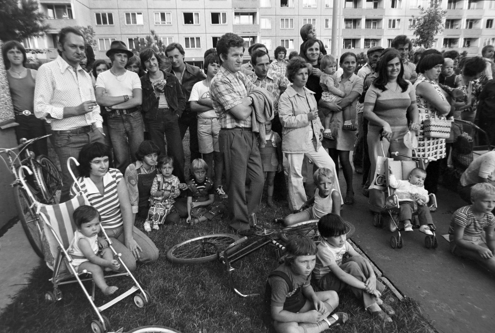 Hungary, Budapest XI., Allende park, nézők a 25. Színház Tanyaszínháza, Moliére színmüvéből készült, Duda Gyuri elindul című előadásán 1977. augusztus 17-én., 1978, Gábor Viktor, Budapest, Fortepan #194422