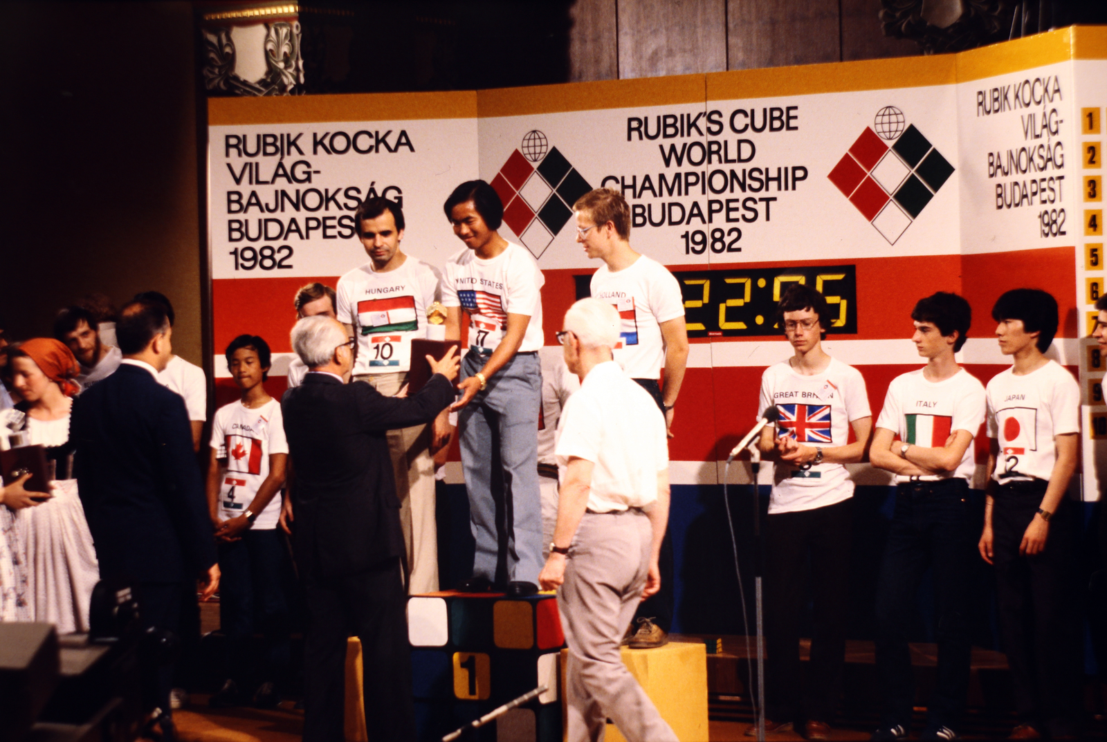 Hungary, Budapest V., Vigadó, a Rubik-kocka világbajnokság eredményhirdetése 1982. június 5-én.
, 1982, Gábor Viktor, Budapest, Fortepan #194501