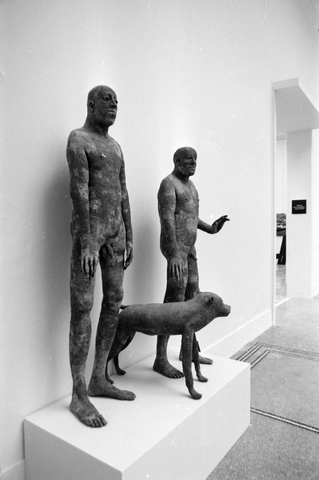 Italy, Venice, Giardini della Biennale, a 41. Velencei Biennálé (La Biennale di Venezia), Nemzetközi Művészeti Kiállítás. Belga pavilon, José Vermeersch belga szobrász és festőművész kerámiaszobrai., 1984, Gábor Viktor, Fortepan #194540