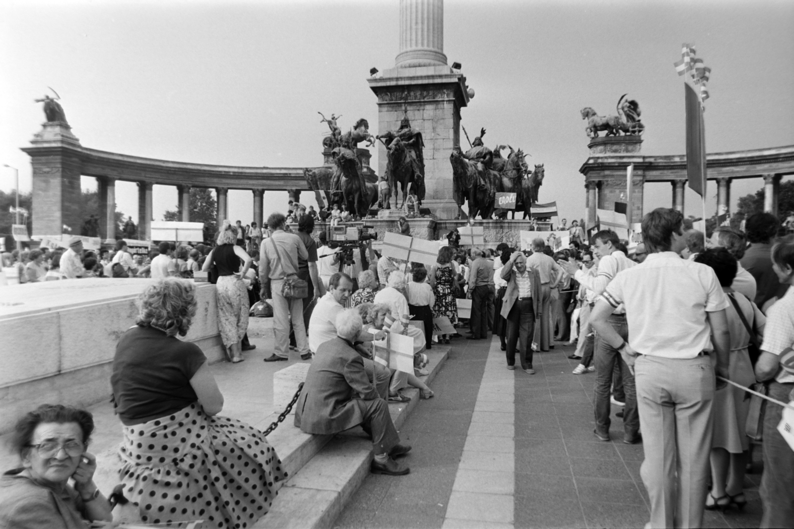 Hungary, Budapest XIV., Hősök tere, az erdélyi falurombolás elleni tüntetés 1988. június 27-én., 1988, Gábor Viktor, strike, Budapest, regime change, Fortepan #194599