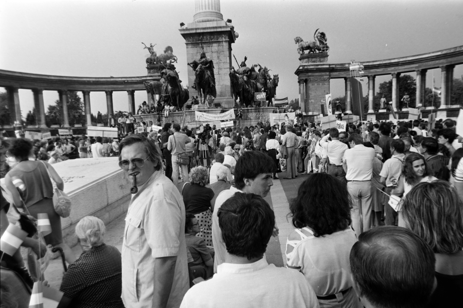 Hungary, Budapest XIV., Hősök tere, az erdélyi falurombolás elleni tüntetés 1988. június 27-én., 1988, Gábor Viktor, strike, Budapest, regime change, Fortepan #194600